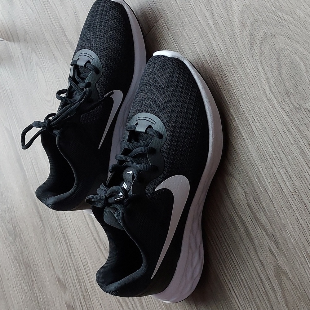 Nike black white tennis shoes 8w - Picture 2 of 9